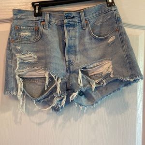 Levi’s 501 distressed/frayed denim shorts